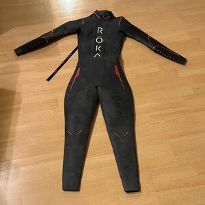 ROKA Maverick Elite Wetsuit Black/Red Men’s Triathlon Swim #1302 Preowned